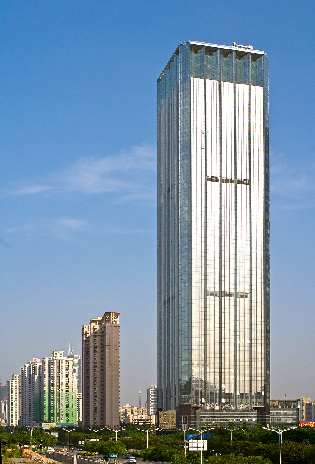 15-深圳榮超經(jīng)貿中心（2010年度魯班獎，48層-206米-115247㎡）.jpg